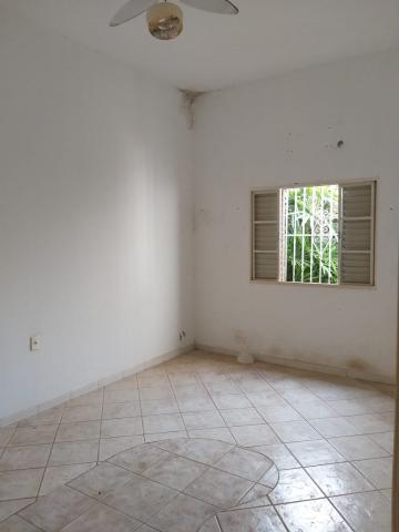 Casa / Padrão em Ribeirão Preto Alugar por R$1.800,00 Casa / Padrão em Ribeirão Preto Alugar por R$1.800,00