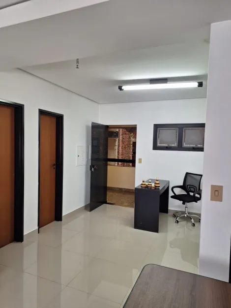 Alugar Comercial / Sala em Condomínio em Ribeirão Preto. apenas R$ 900,00