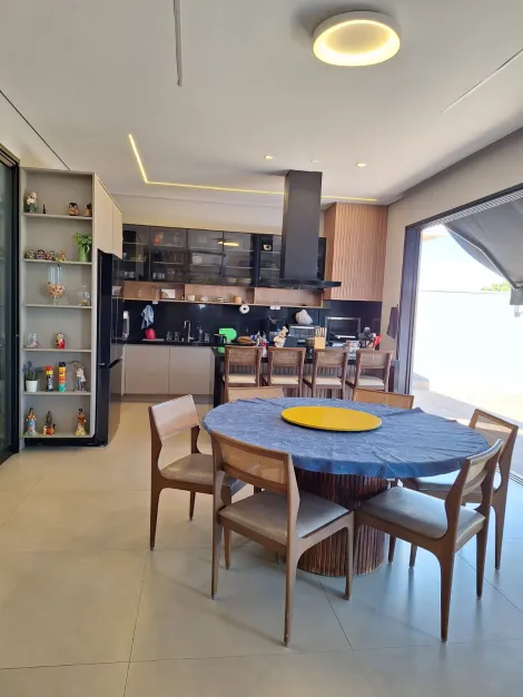 imagem 4 - Casa térrea de 3 suítes à venda no Condomínio Terras de Siena, 231 m², Vila do Golf zona sul de Ribeirão Preto imagem 4 - Casa térrea de 3 suítes à venda no Condomínio Terras de Siena, 231 m², Vila do Golf zona sul de Ribeirão Preto