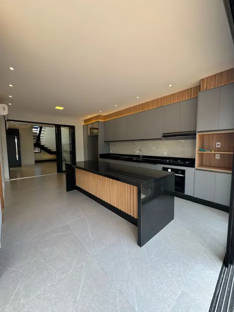 imagem 2 - Casa térrea de 4 suítes à venda no Condomínio Vila Romana II, 192,85M², Recreio das Acácias, zona sul de Ribeirão Preto imagem 2 - Casa térrea de 4 suítes à venda no Condomínio Vila Romana II, 192,85M², Recreio das Acácias, zona sul de Ribeirão Preto